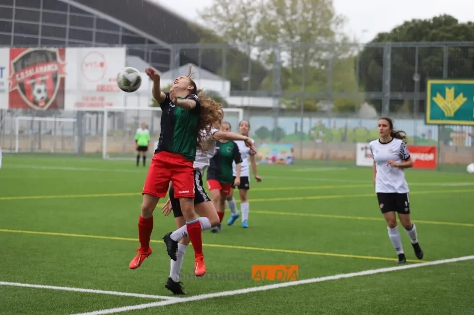 Foto 10 - Un solitario gol de Lama deja casi atada la salvaci&oacute;n para el Salamanca UDS Femenino (1-0)