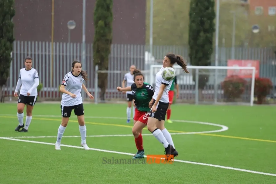 Foto 9 - Un solitario gol de Lama deja casi atada la salvaci&oacute;n para el Salamanca UDS Femenino (1-0)