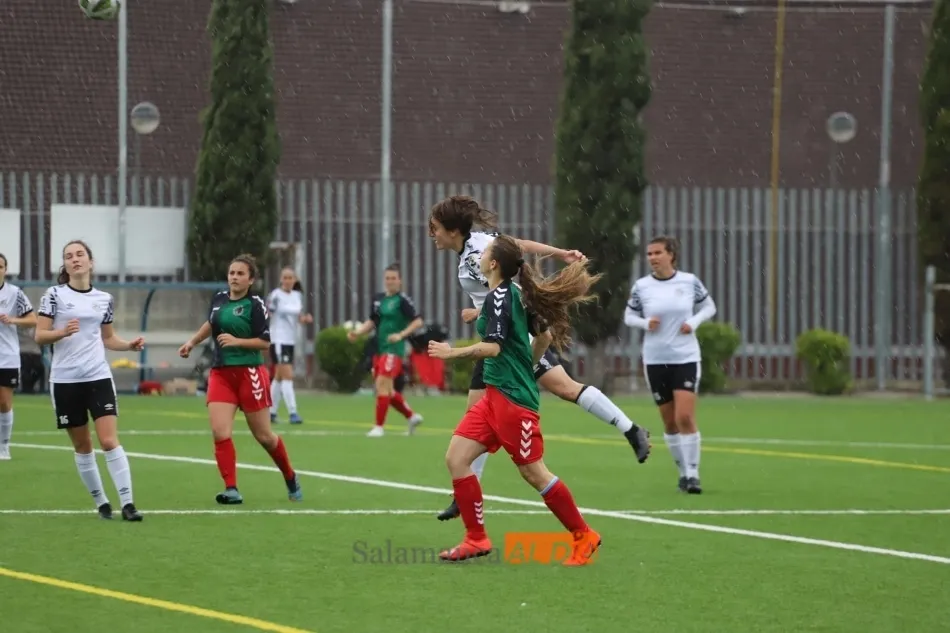 Foto 8 - Un solitario gol de Lama deja casi atada la salvaci&oacute;n para el Salamanca UDS Femenino (1-0)