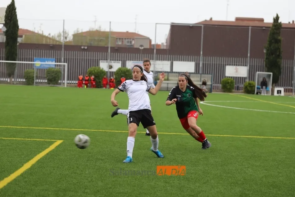 Foto 7 - Un solitario gol de Lama deja casi atada la salvaci&oacute;n para el Salamanca UDS Femenino (1-0)