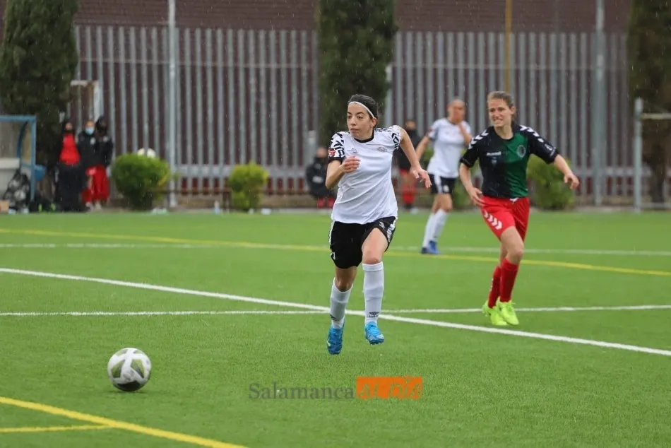 Foto 6 - Un solitario gol de Lama deja casi atada la salvaci&oacute;n para el Salamanca UDS Femenino (1-0)