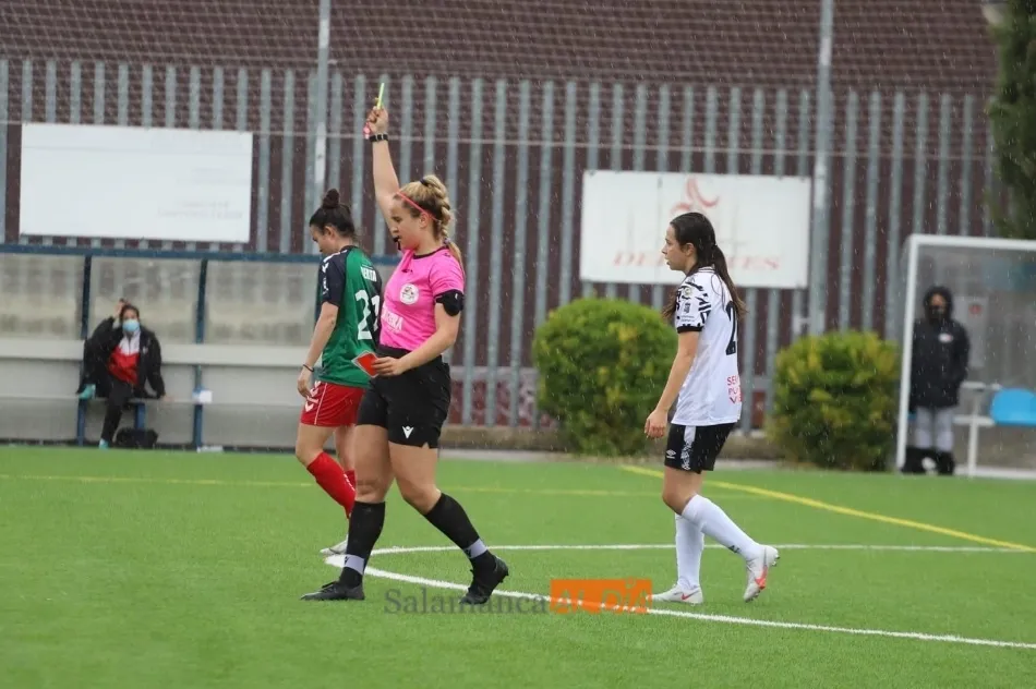 Foto 5 - Un solitario gol de Lama deja casi atada la salvaci&oacute;n para el Salamanca UDS Femenino (1-0)