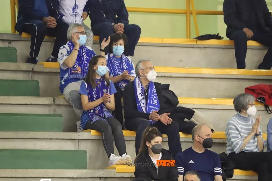 Foto 10 - El Perfumer&iacute;as Avenida gana sin problemas al Gernika y se jugar&aacute; la Liga con el Valencia Basket...