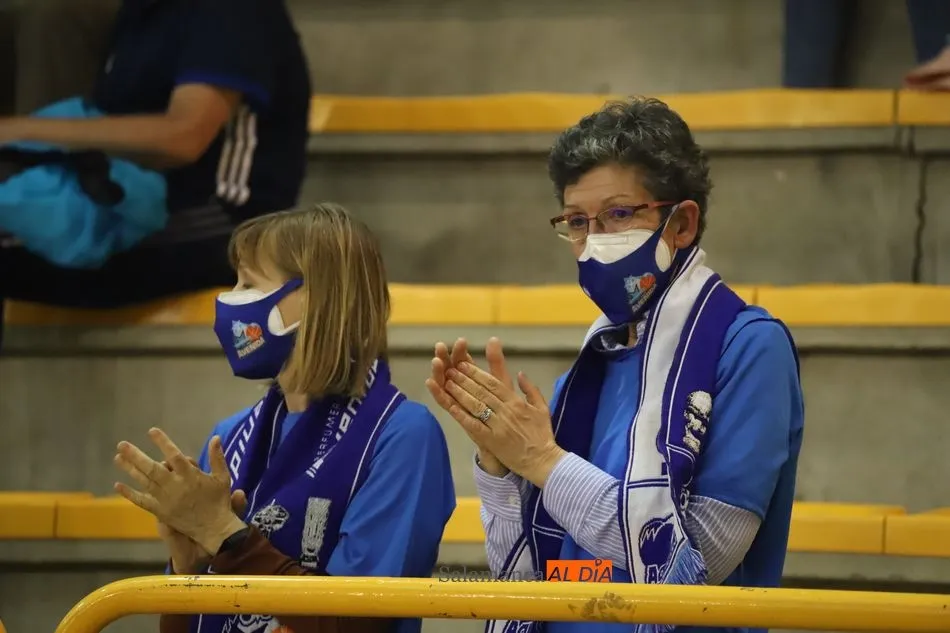 Foto 8 - El Perfumer&iacute;as Avenida gana sin problemas al Gernika y se jugar&aacute; la Liga con el Valencia Basket...