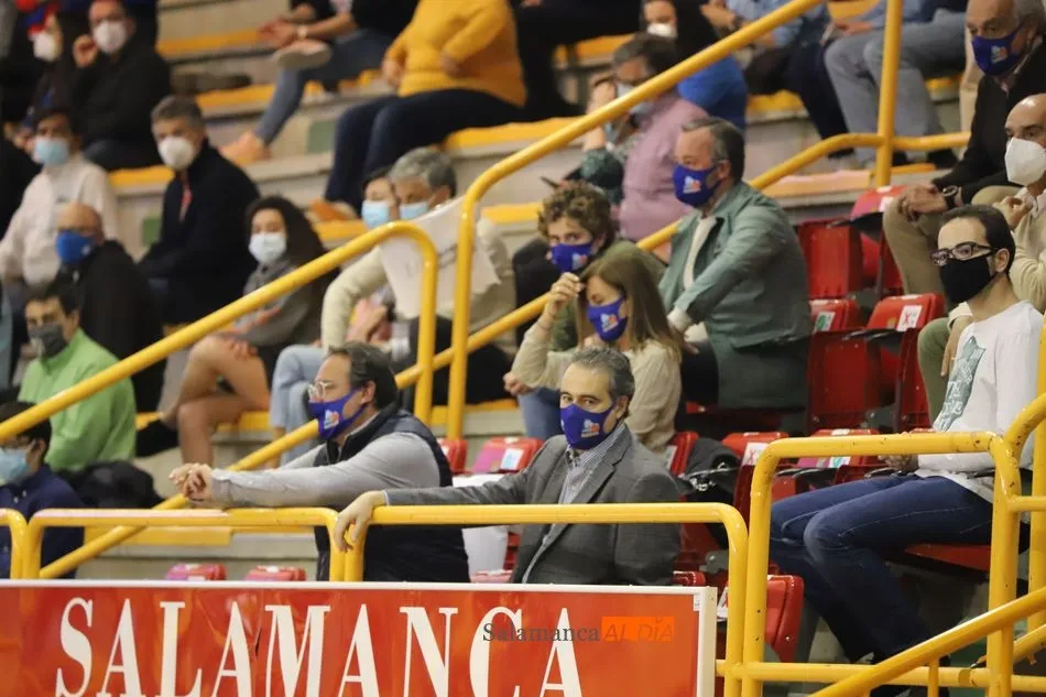 Foto 7 - El Perfumer&iacute;as Avenida gana sin problemas al Gernika y se jugar&aacute; la Liga con el Valencia Basket...