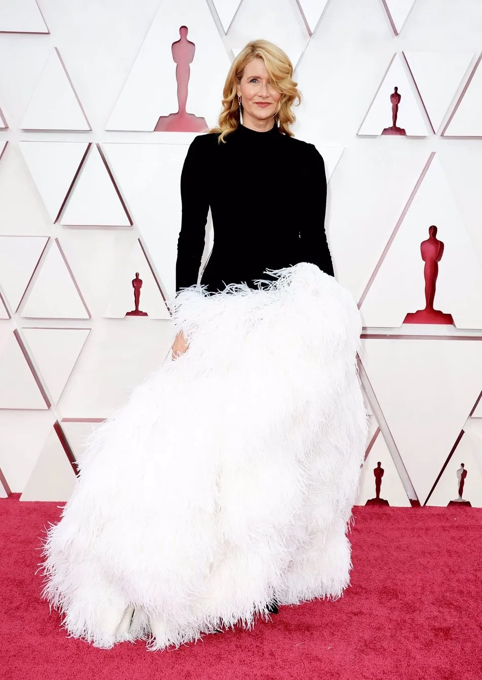 Foto 5 - Las mejor vestidas de los Oscars 2021
