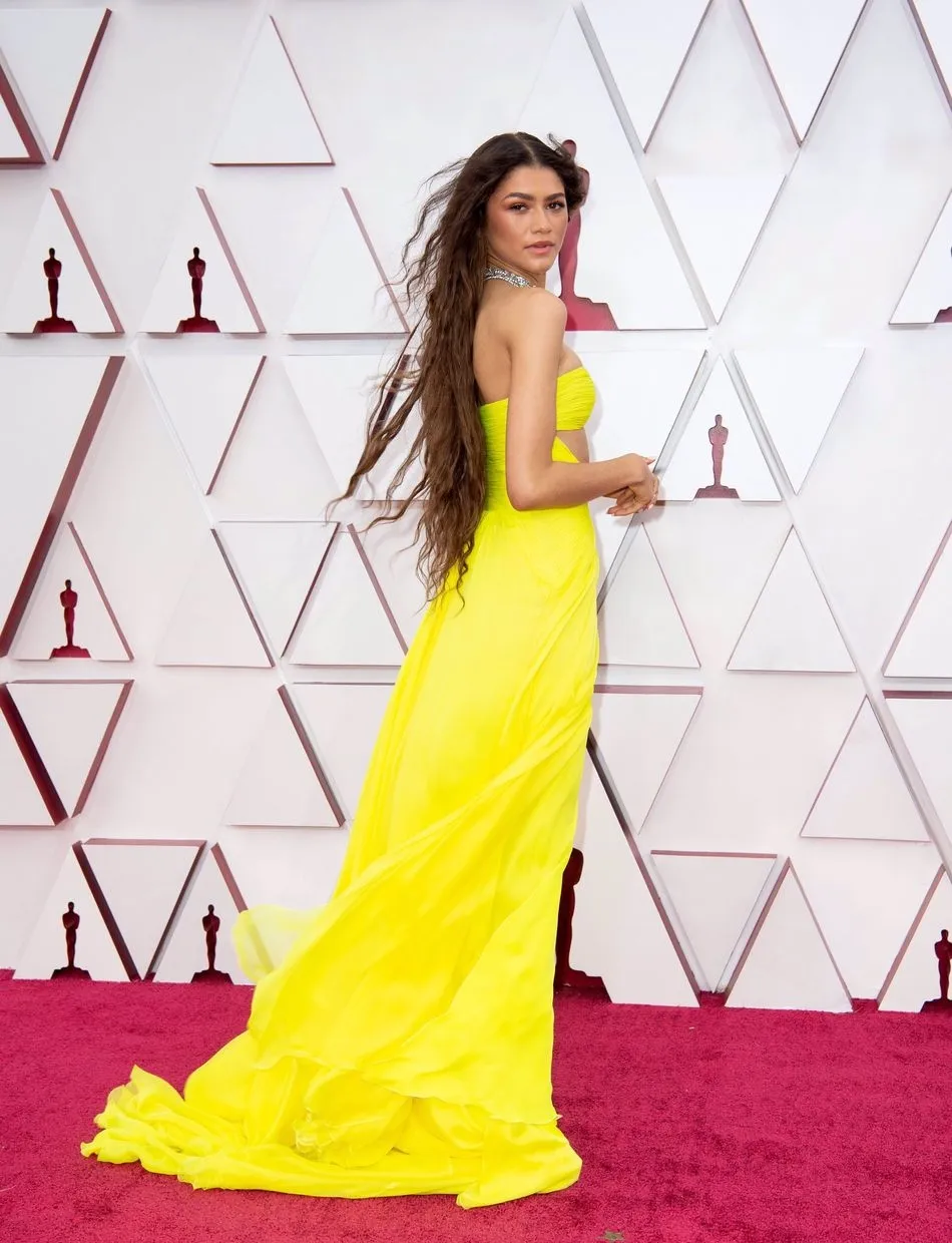 Foto 2 - Las mejor vestidas de los Oscars 2021