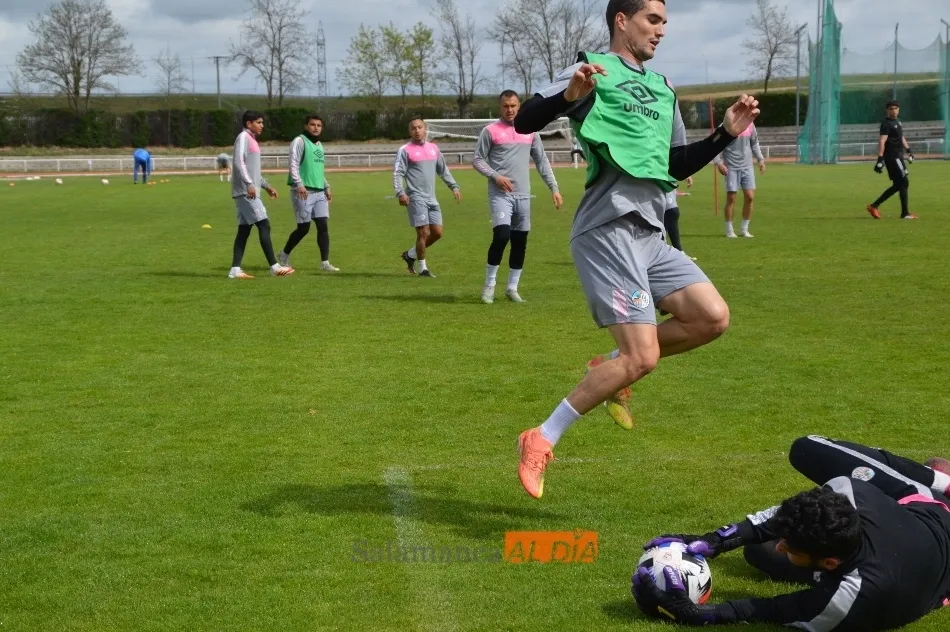 Foto 2 - El Salamanca UDS &lsquo;recupera&rsquo; a Javi Navas y Casado&hellip;&nbsp;pero no a Sep&uacute;lveda para el entrenamiento