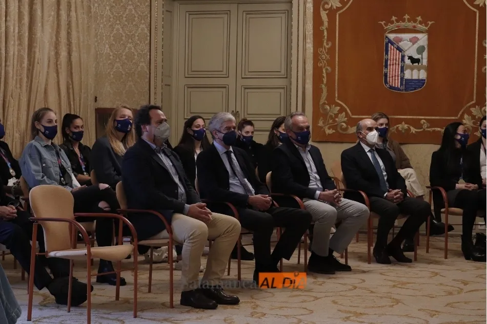 Foto 11 - El Perfumer&iacute;as Avenida, recibido en el Ayuntamiento por el subcampeonato de la Euroliga