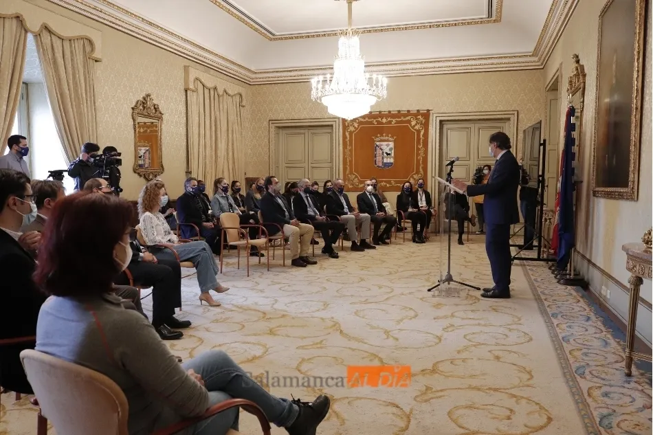 Foto 10 - El Perfumer&iacute;as Avenida, recibido en el Ayuntamiento por el subcampeonato de la Euroliga