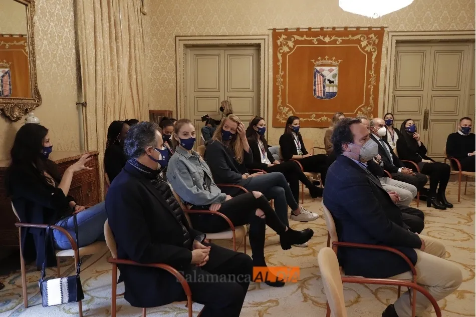 Foto 5 - El Perfumer&iacute;as Avenida, recibido en el Ayuntamiento por el subcampeonato de la Euroliga