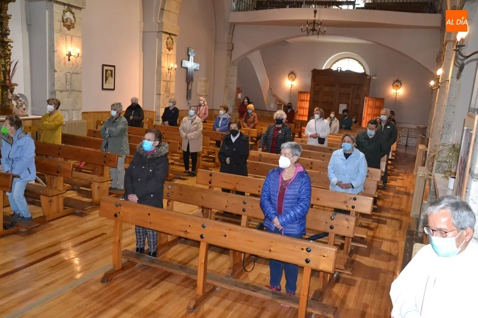 Foto 7 - Buena asistencia de fieles a la Novena en honor a la Virgen de los Remedios  