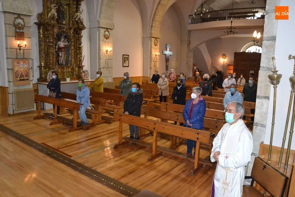 Foto 8 - Buena asistencia de fieles a la Novena en honor a la Virgen de los Remedios  
