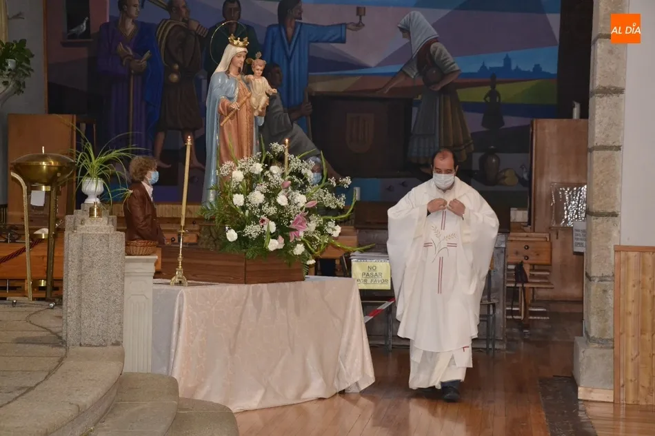 Foto 10 - Buena asistencia de fieles a la Novena en honor a la Virgen de los Remedios  