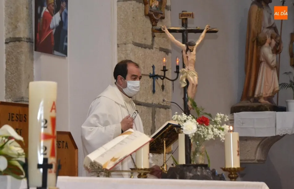 Foto 5 - Buena asistencia de fieles a la Novena en honor a la Virgen de los Remedios  