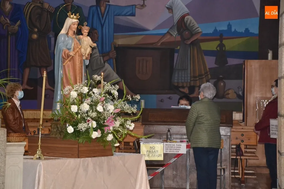 Foto 6 - Buena asistencia de fieles a la Novena en honor a la Virgen de los Remedios  