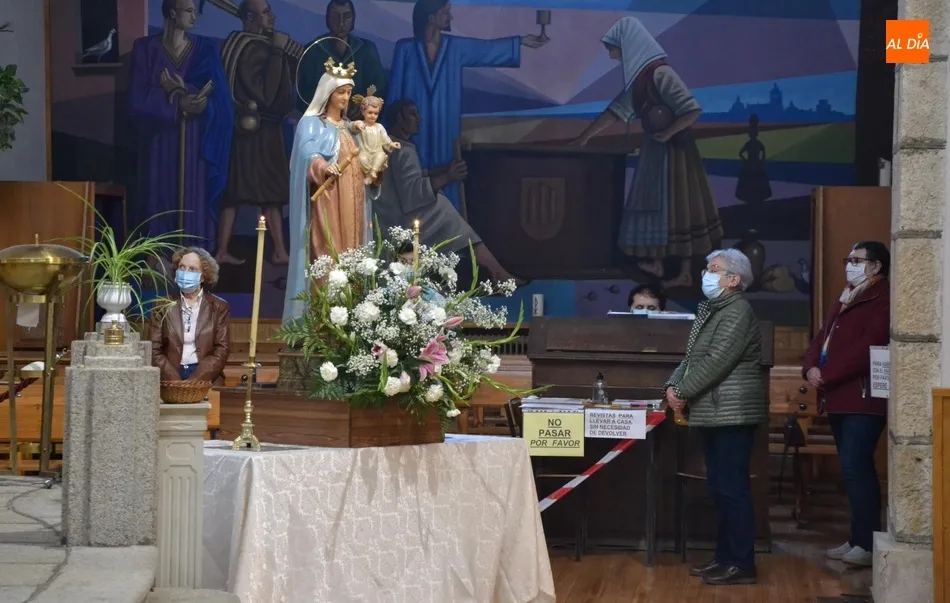 Foto 2 - Buena asistencia de fieles a la Novena en honor a la Virgen de los Remedios  