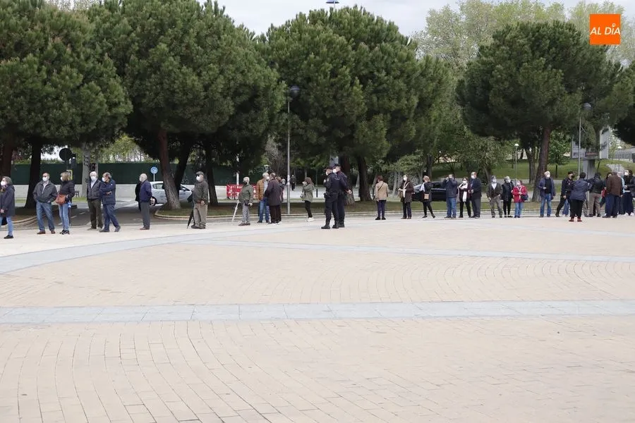 Foto 6 - Colas y buena organizaci&oacute;n en otra vacunaci&oacute;n masiva en el Multiusos S&aacute;nchez Para&iacute;so