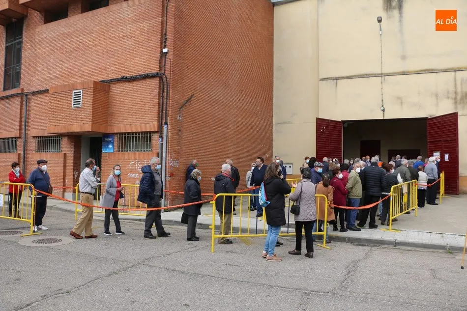 Foto 4 - Exitosa jornada de vacunaci&oacute;n de personas entre 70 y 75 a&ntilde;os en Vitigudino  