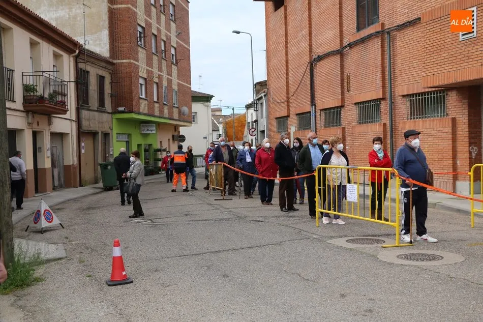 Exitosa jornada de vacunación de personas entre 70 y 75 años en Vitigudino  