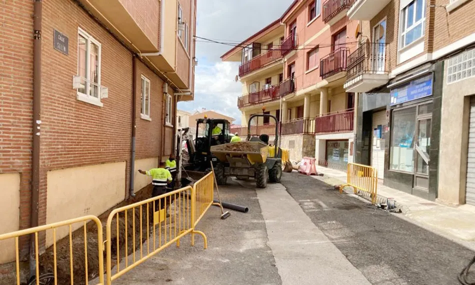 Foto 2 - El Ayuntamiento de Carbajosa inicia las obras de las calles Sel&iacute;n y La Fuente&nbsp;    &nbsp;  