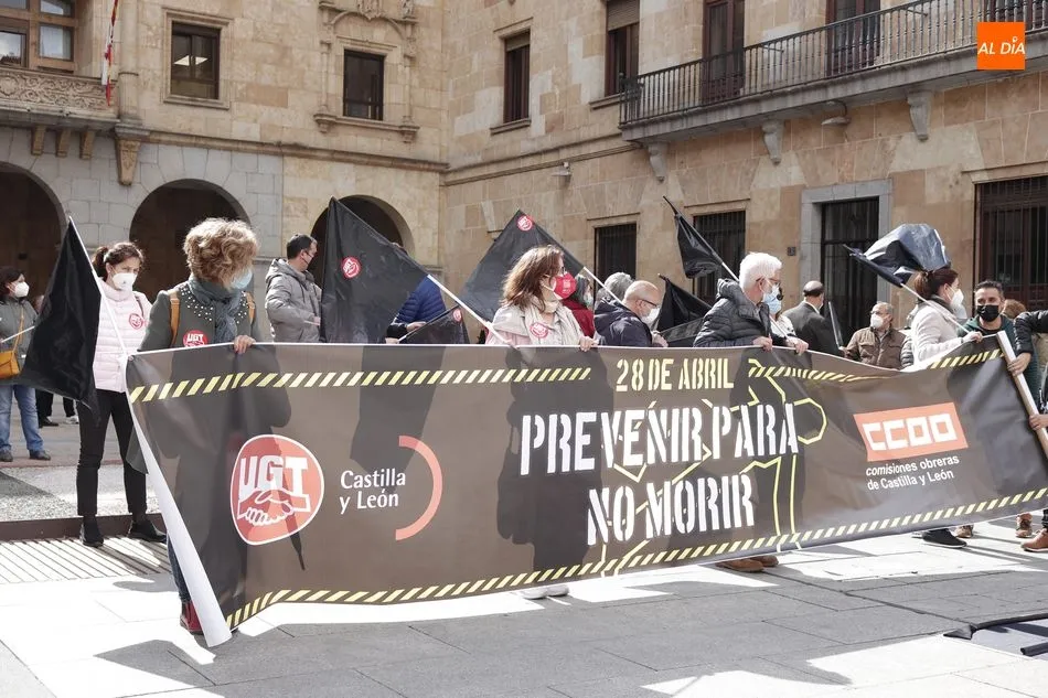 Foto 2 - CCOO y UGT defienden prevenir la salud laboral &ldquo;para no morir&rdquo;