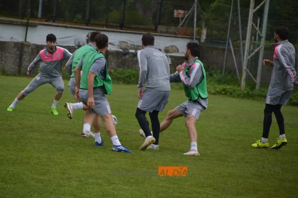 Foto 3 - Javi Navas ya est&aacute; casi listo; Casado mejora y Sep&uacute;lveda sale al campo y sigue al margen en el...