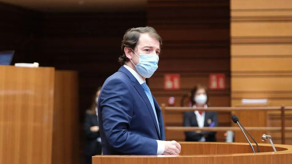 Intervención en las Cortes del presidente de la Junta de Castilla y León, el popular Alfonso Fernández Mañueco