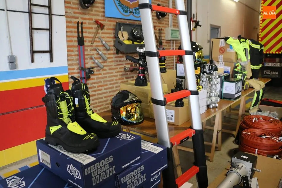 Foto 11 - El Ayuntamiento de Vitigudino dota al Parque de Bomberos con nuevo material por m&aacute;s de 60.000...