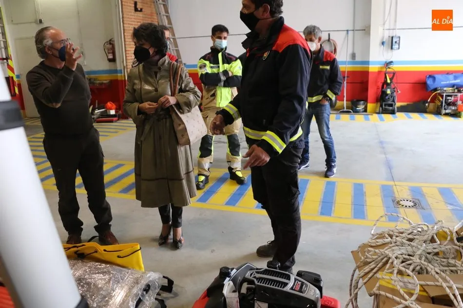 Foto 10 - El Ayuntamiento de Vitigudino dota al Parque de Bomberos con nuevo material por m&aacute;s de 60.000...