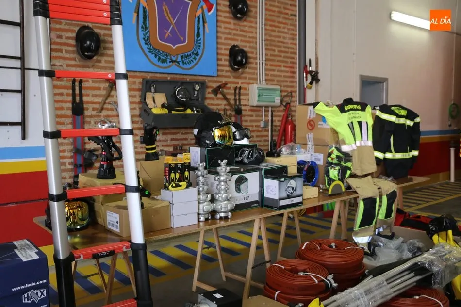 Foto 6 - El Ayuntamiento de Vitigudino dota al Parque de Bomberos con nuevo material por m&aacute;s de 60.000...