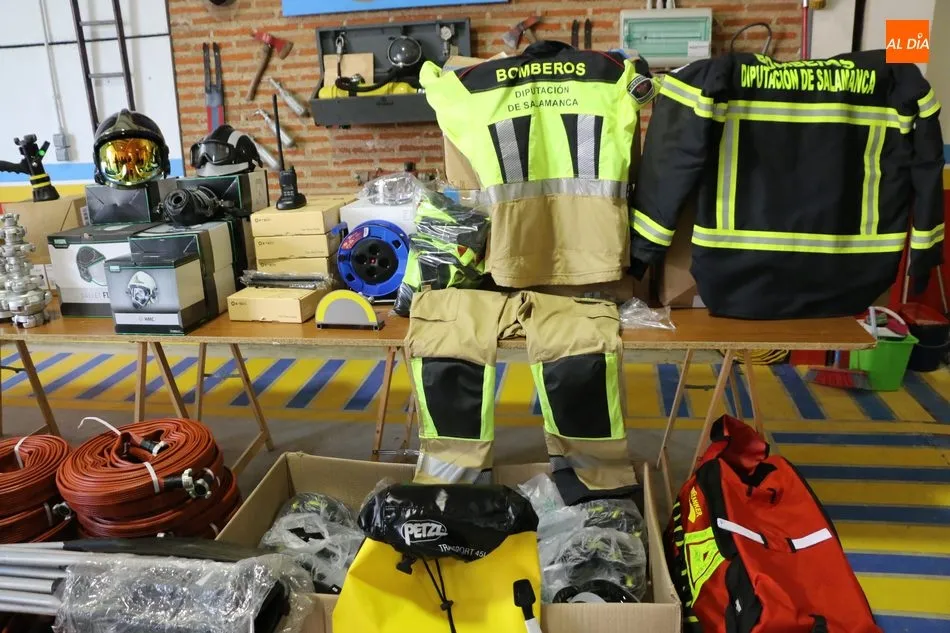 Foto 5 - El Ayuntamiento de Vitigudino dota al Parque de Bomberos con nuevo material por m&aacute;s de 60.000...