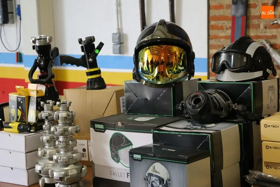 Foto 4 - El Ayuntamiento de Vitigudino dota al Parque de Bomberos con nuevo material por m&aacute;s de 60.000...
