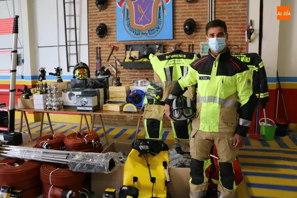 Foto 2 - El Ayuntamiento de Vitigudino dota al Parque de Bomberos con nuevo material por m&aacute;s de 60.000...