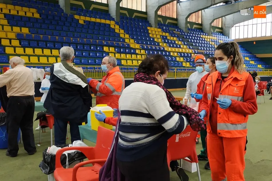 Foto 7 - Un millar de personas mayores de 80 a&ntilde;os quedan hoy inmunizadas en B&eacute;jar con la segunda dosis de...