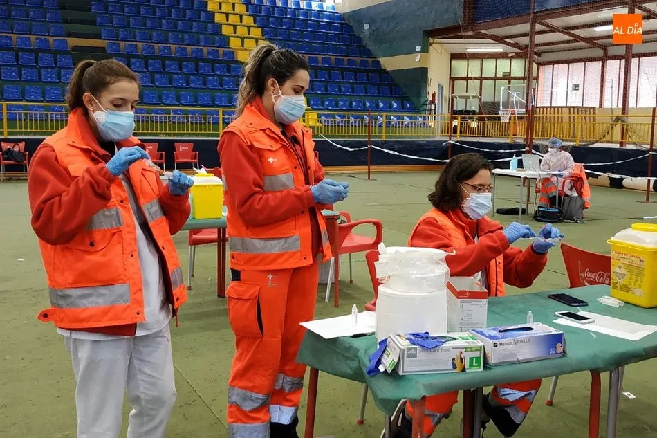 Foto 5 - Un millar de personas mayores de 80 a&ntilde;os quedan hoy inmunizadas en B&eacute;jar con la segunda dosis de...