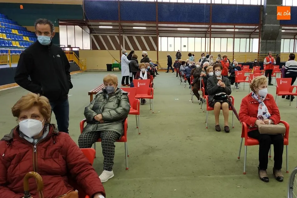 Foto 6 - Un millar de personas mayores de 80 a&ntilde;os quedan hoy inmunizadas en B&eacute;jar con la segunda dosis de...