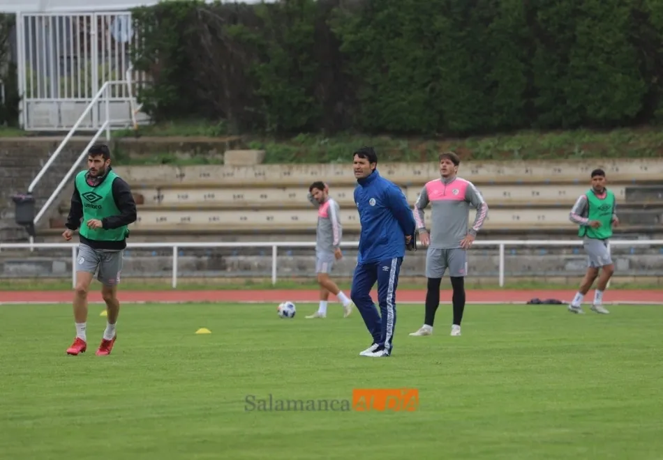 Foto 11 - Vuelve la alerta en defensa al Salamanca UDS: Casado y Sep&uacute;lveda no entrenan en Las Pistas