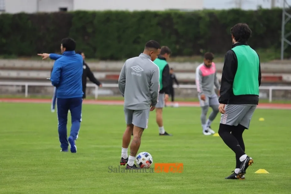 Foto 10 - Vuelve la alerta en defensa al Salamanca UDS: Casado y Sep&uacute;lveda no entrenan en Las Pistas