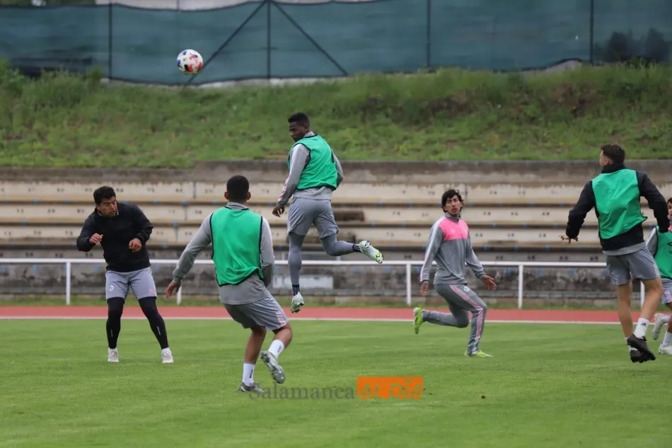 Foto 8 - Vuelve la alerta en defensa al Salamanca UDS: Casado y Sep&uacute;lveda no entrenan en Las Pistas