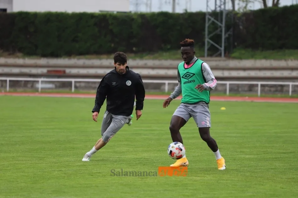 Foto 7 - Vuelve la alerta en defensa al Salamanca UDS: Casado y Sep&uacute;lveda no entrenan en Las Pistas