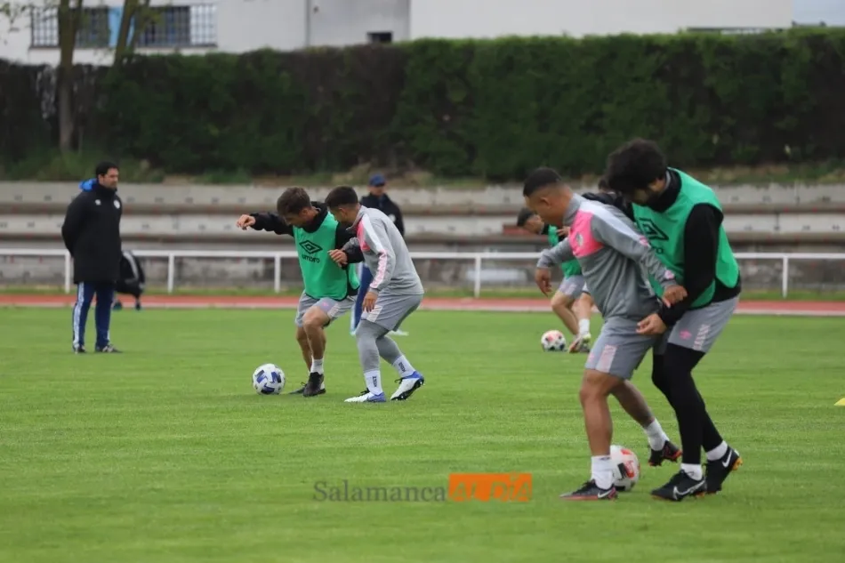 Foto 6 - Vuelve la alerta en defensa al Salamanca UDS: Casado y Sep&uacute;lveda no entrenan en Las Pistas