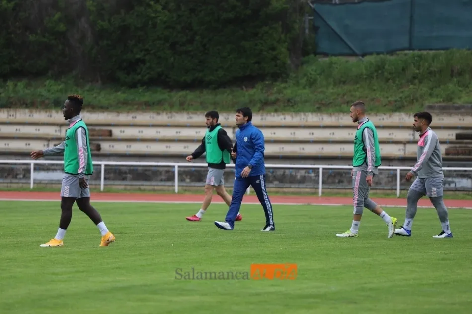 Foto 3 - Vuelve la alerta en defensa al Salamanca UDS: Casado y Sep&uacute;lveda no entrenan en Las Pistas