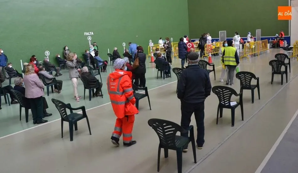 El lunes y el martes recibirán la 2ª dosis de la vacuna aquellos que recibieron la 1ª los días...