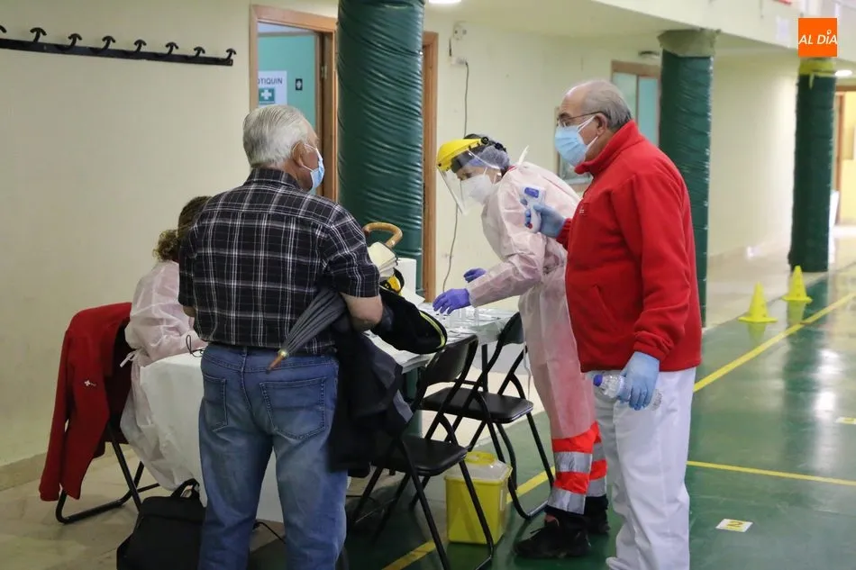 Foto 7 - Cerca de 800 personas reciben la vacuna anticovid en Aldead&aacute;vila y Barruecopardo  