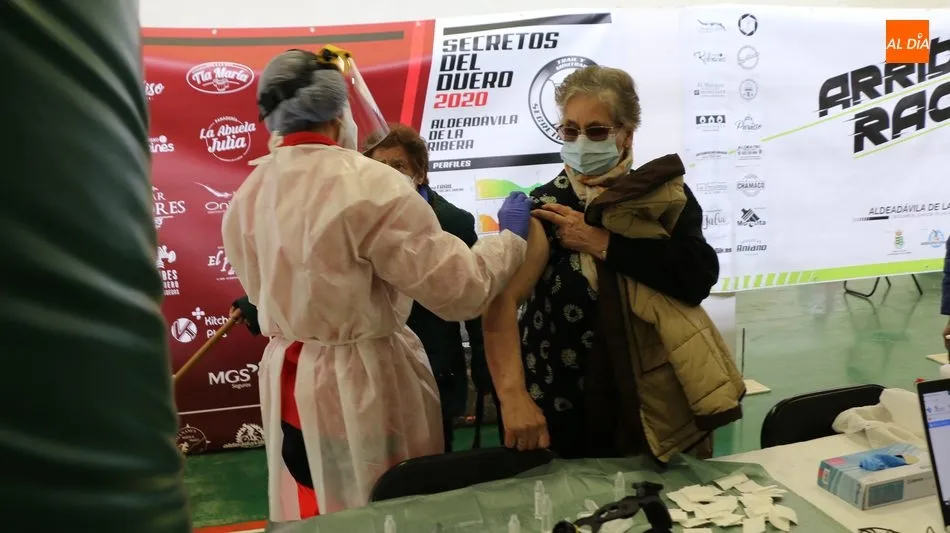 Foto 4 - Cerca de 800 personas reciben la vacuna anticovid en Aldead&aacute;vila y Barruecopardo  