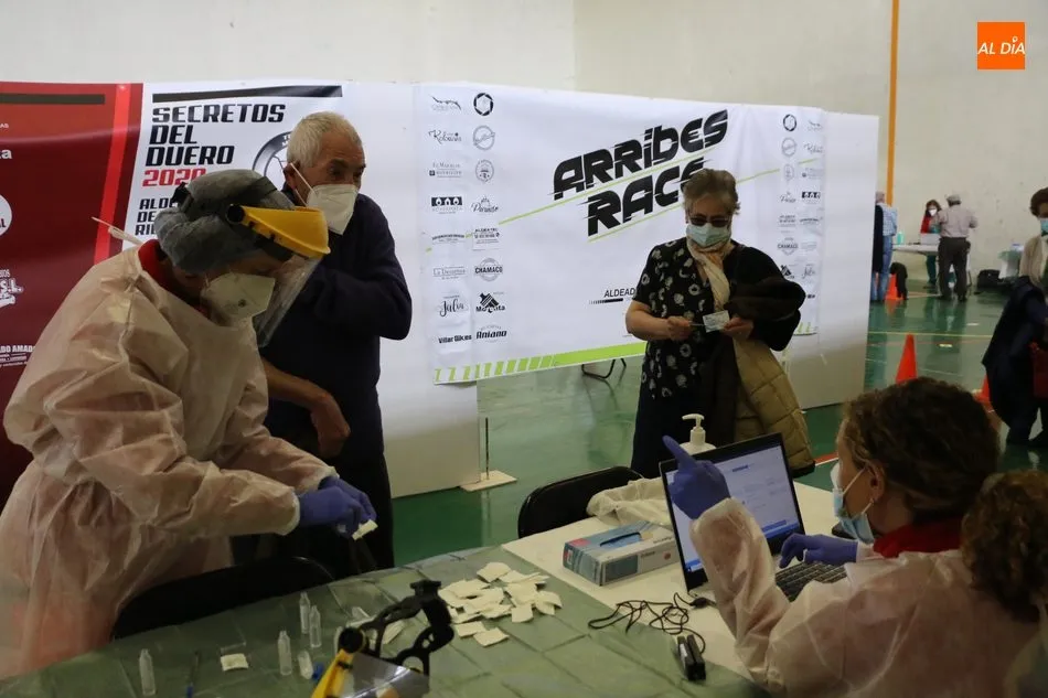 Foto 3 - Cerca de 800 personas reciben la vacuna anticovid en Aldead&aacute;vila y Barruecopardo  