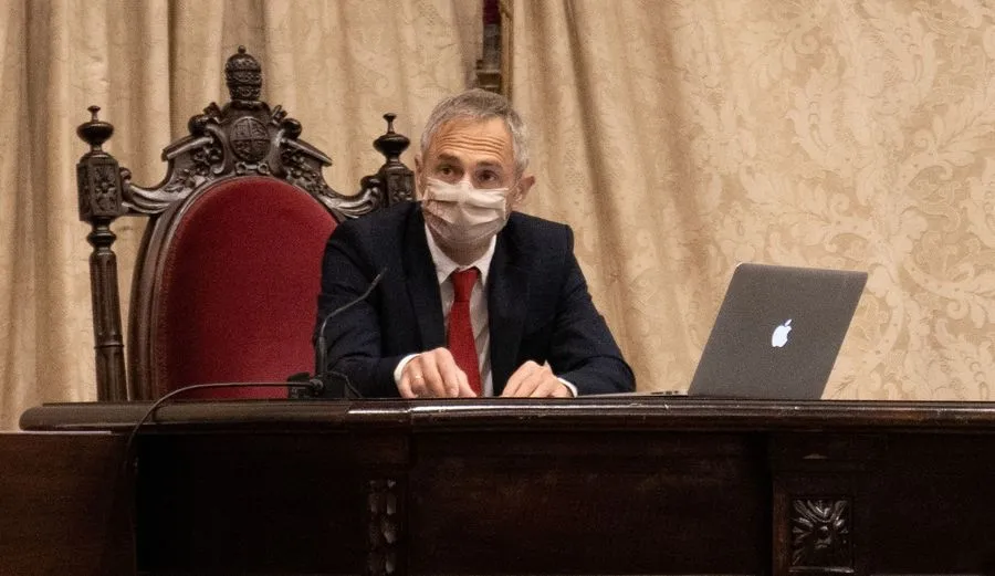 Ricardo Rivero, rector de la Universidad de Salamanca, en el Consejo de Gobierno