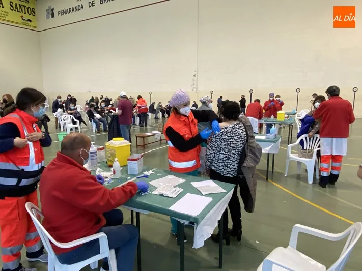 Foto 7 - Administradas 900 vacunas a la poblaci&oacute;n de 70 a 76 a&ntilde;os de la zona b&aacute;sica de salud de...