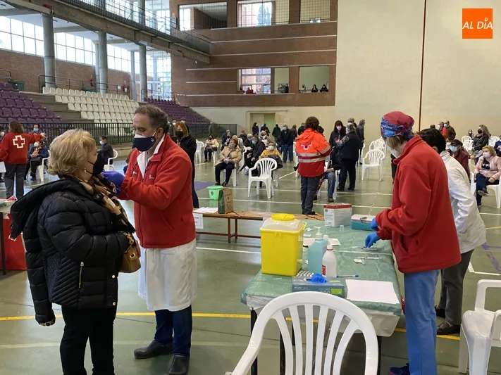 Foto 4 - Administradas 900 vacunas a la poblaci&oacute;n de 70 a 76 a&ntilde;os de la zona b&aacute;sica de salud de...